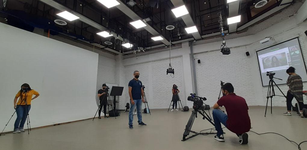 prácticas en sala de televisión