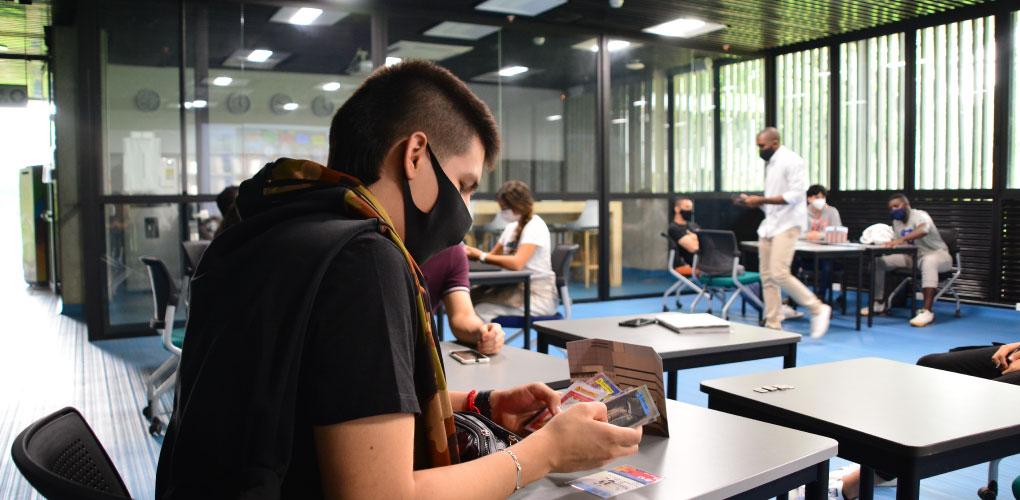 Estudiantes en el Desing Factory,