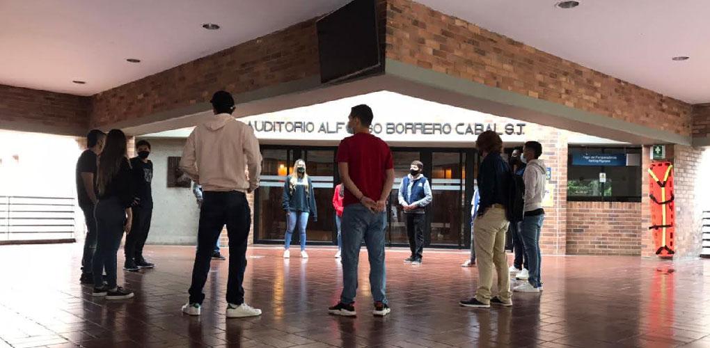 Grupo de estudiantes en recorrido